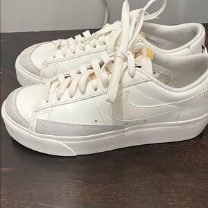 Nike blazer low platform